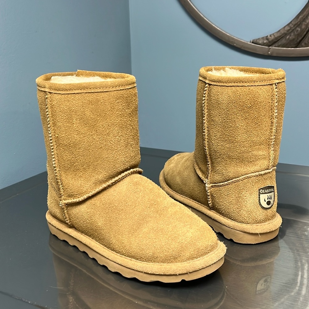 Girls bearpaw boots size 3